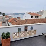 Boutique Rooftop With Ocean Views 아파트
