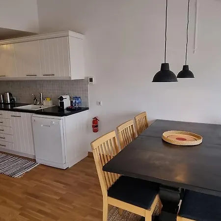 Boutique Rooftop With Ocean Views Apartment *