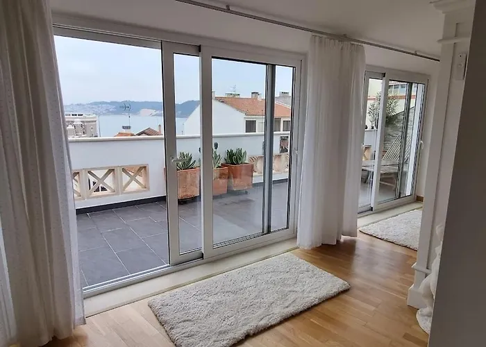 Boutique Rooftop With Ocean Views